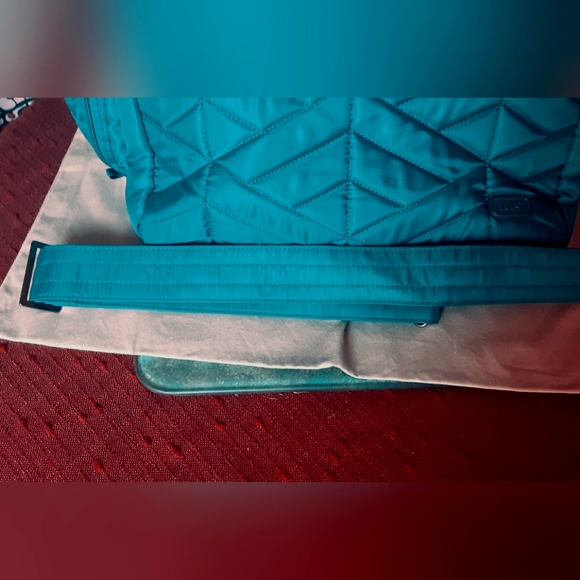 24HR SALE...EUC Lug Tracker XL Overnight Tote - Picture 4 of 16